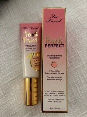 Too Faced Peach Perfect Comfort Matte Foundation - Nude